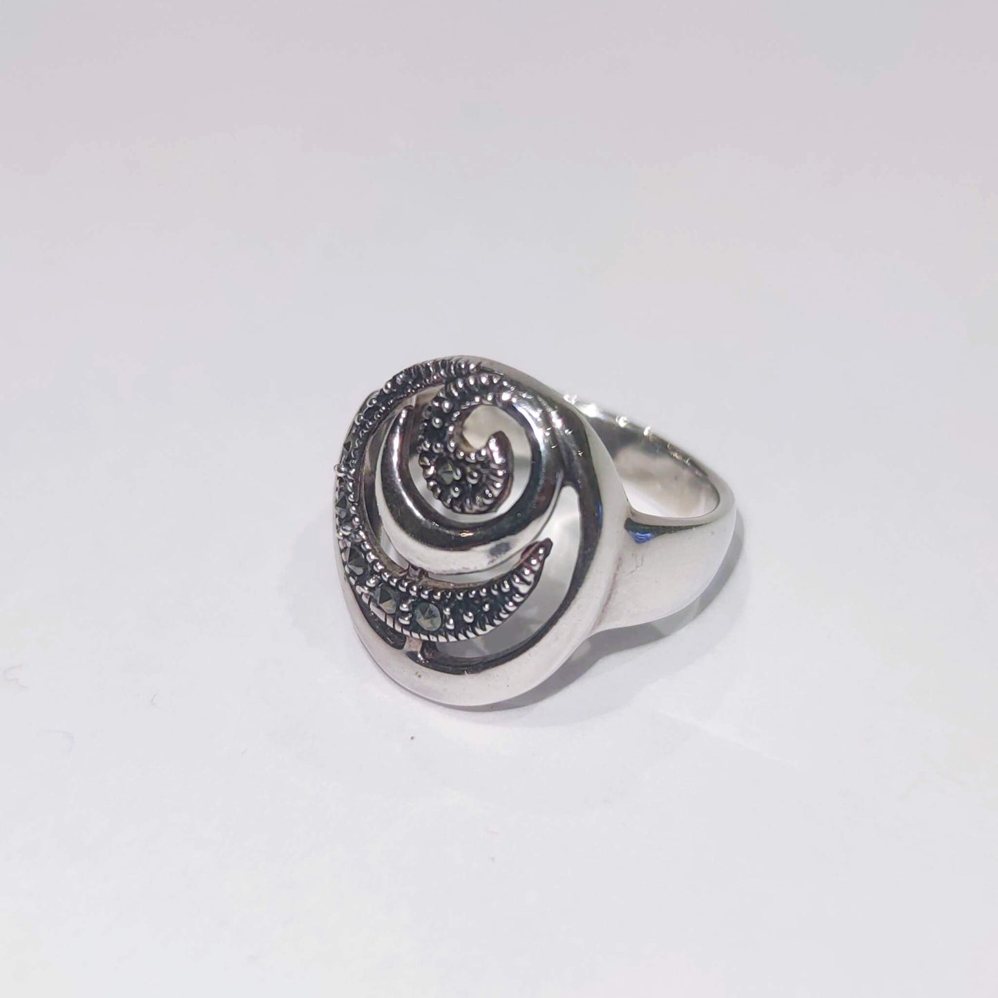 Серебряное кольцо