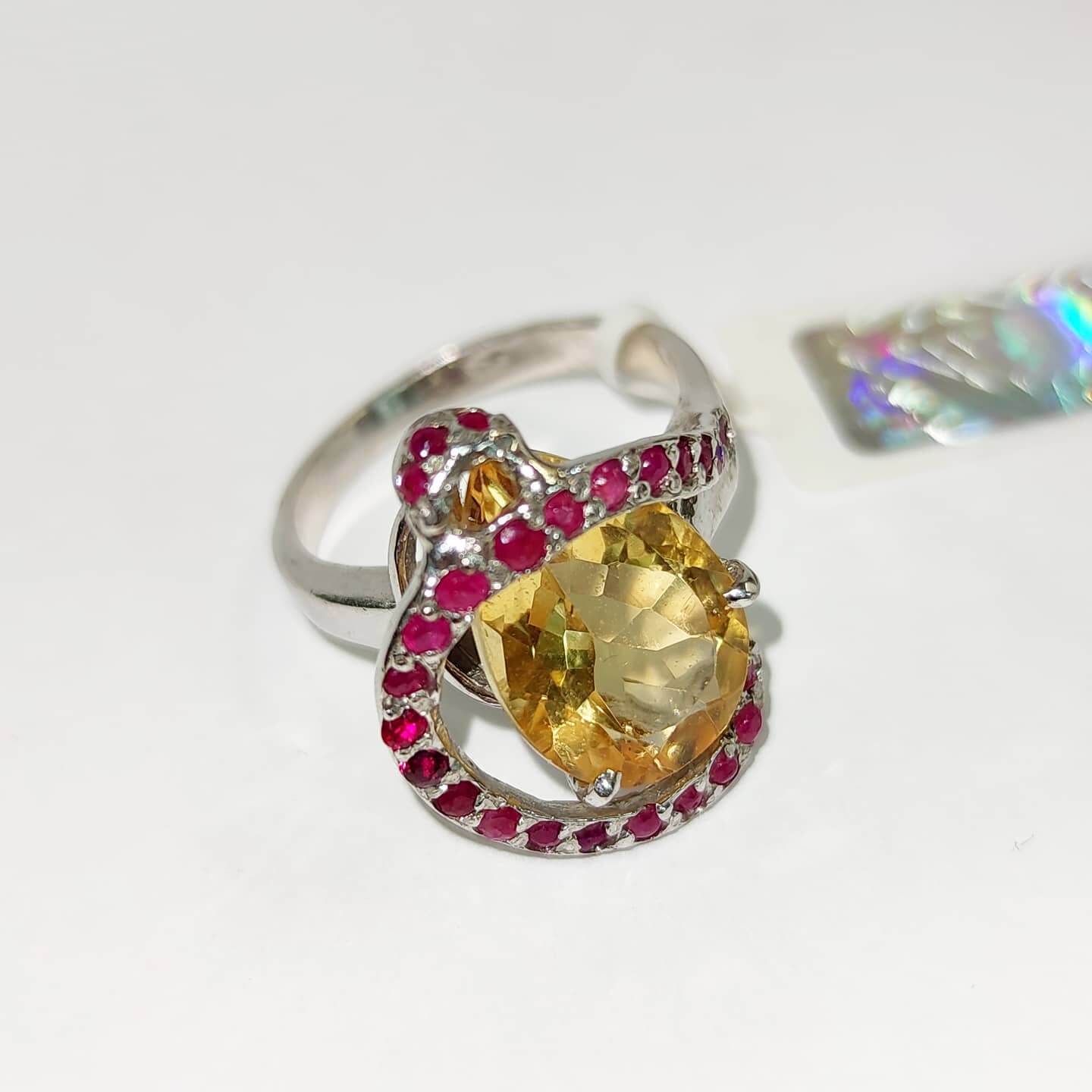 Sudraba gredzens ar citrīnu un rubīniem