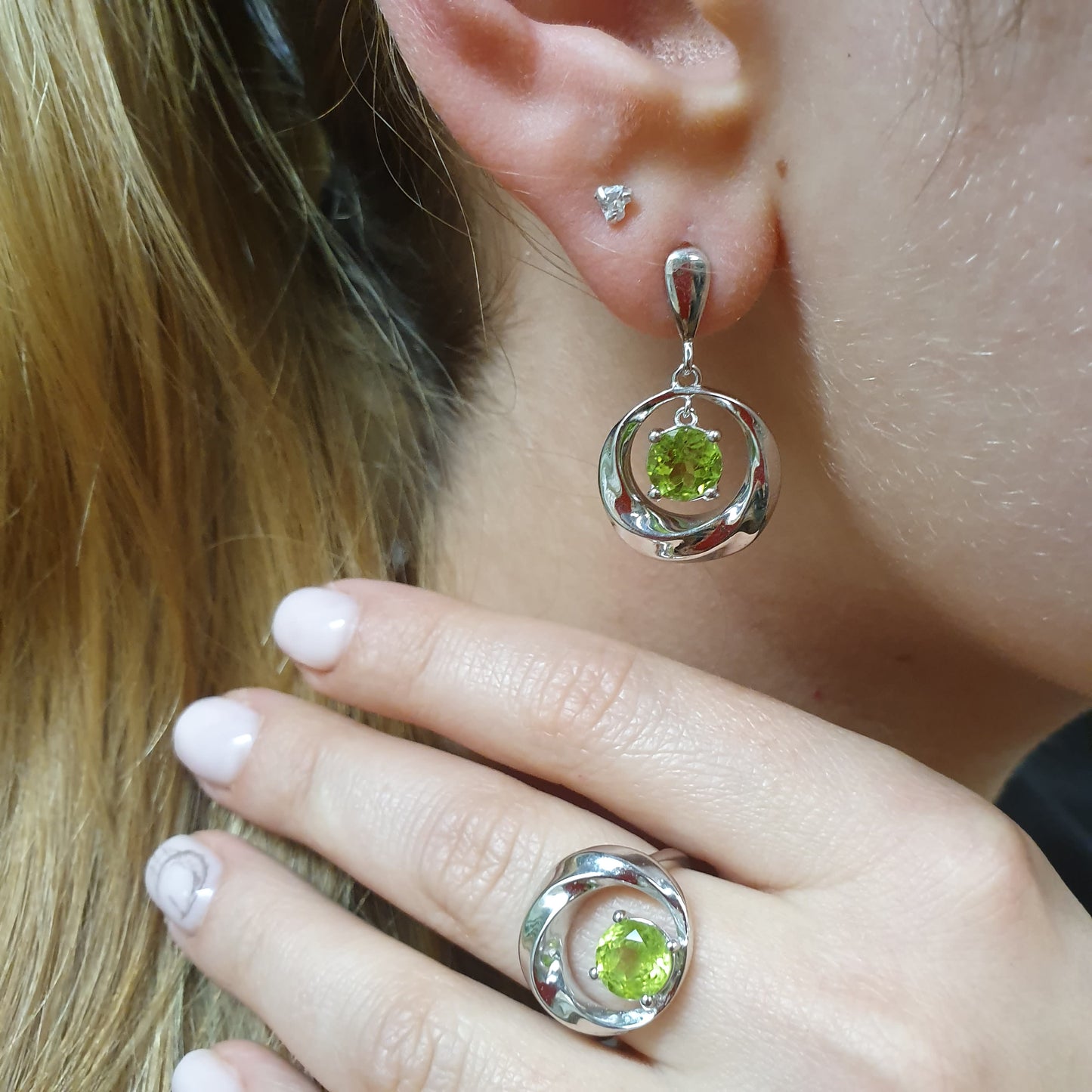 Sudraba gredzens ar Peridotu