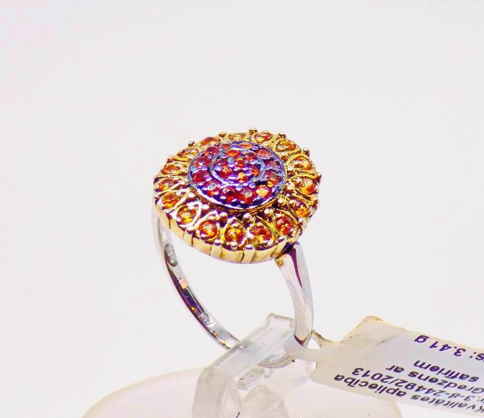 Серебряное кольцо с желтыми и оранжевыми сапфирами