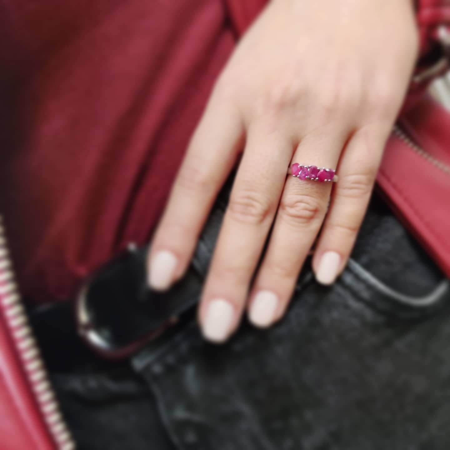 Sudraba gredzens ar rubīniem