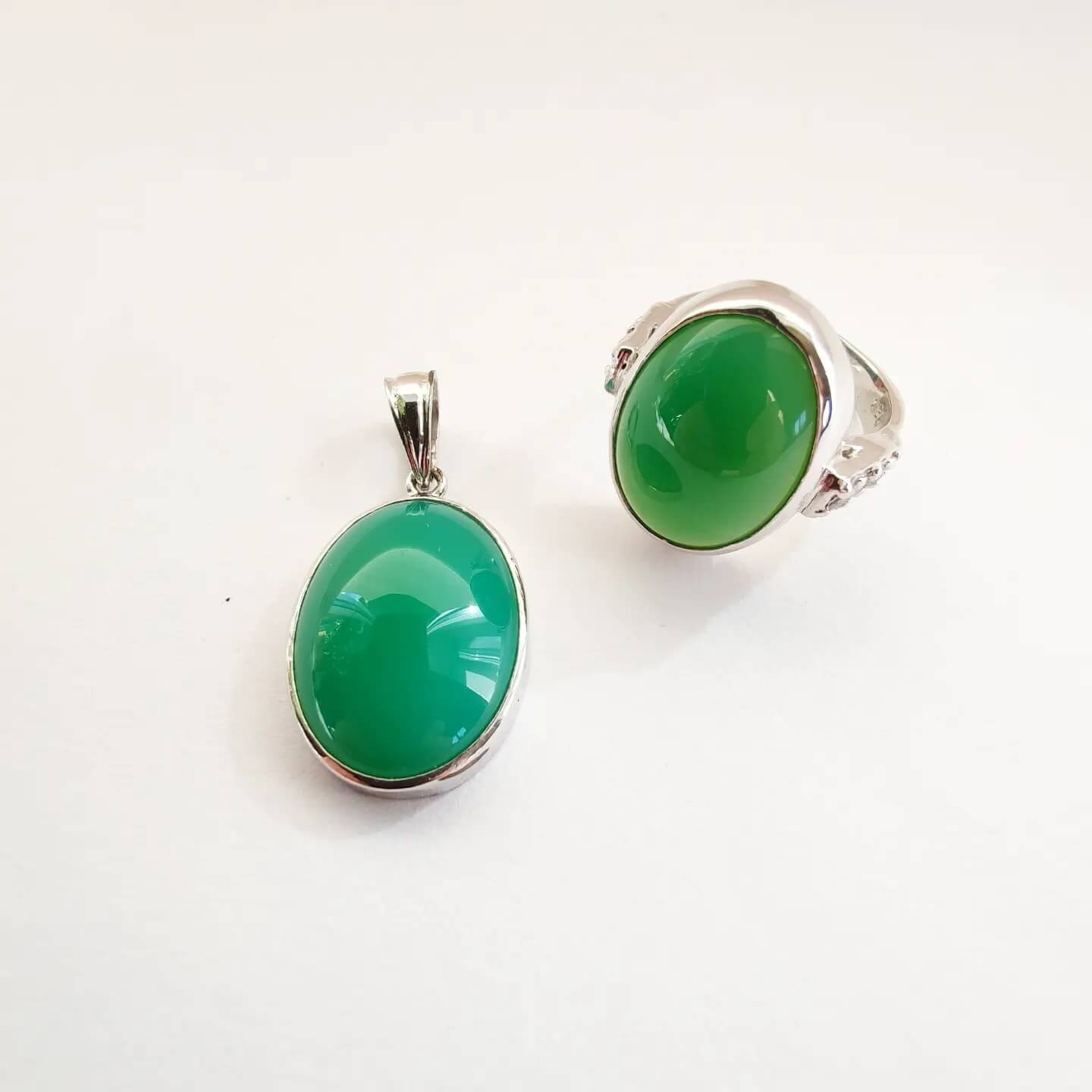 Silver Ring with Chrysoprase and Zircons