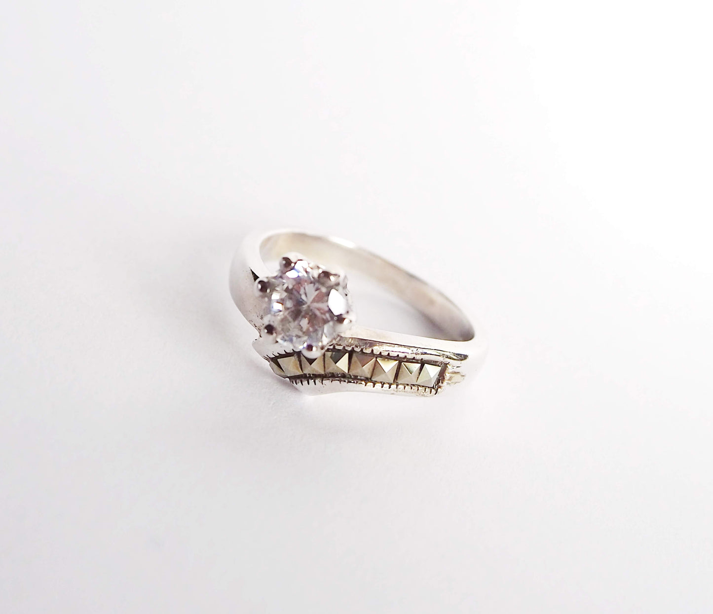 Sudraba gredzens ar cirkonu