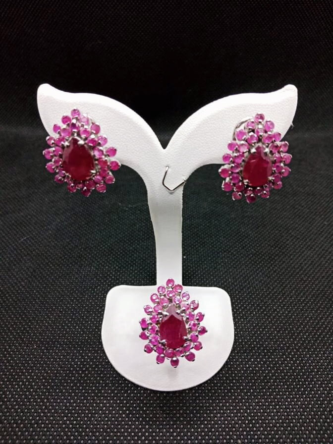 Sudraba auskari ar rubīniem