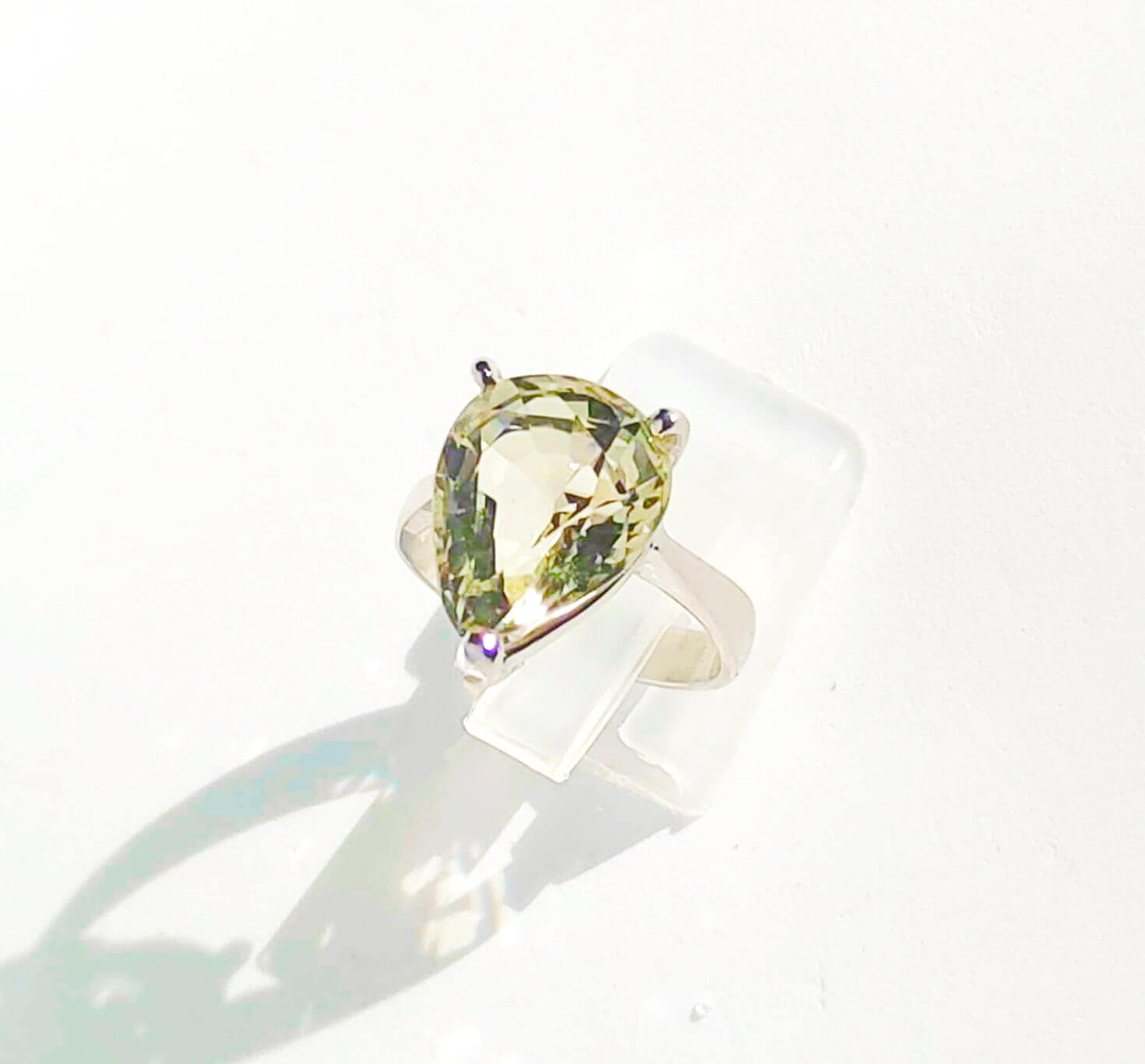 Серебряное кольцо с лимонным цитрином