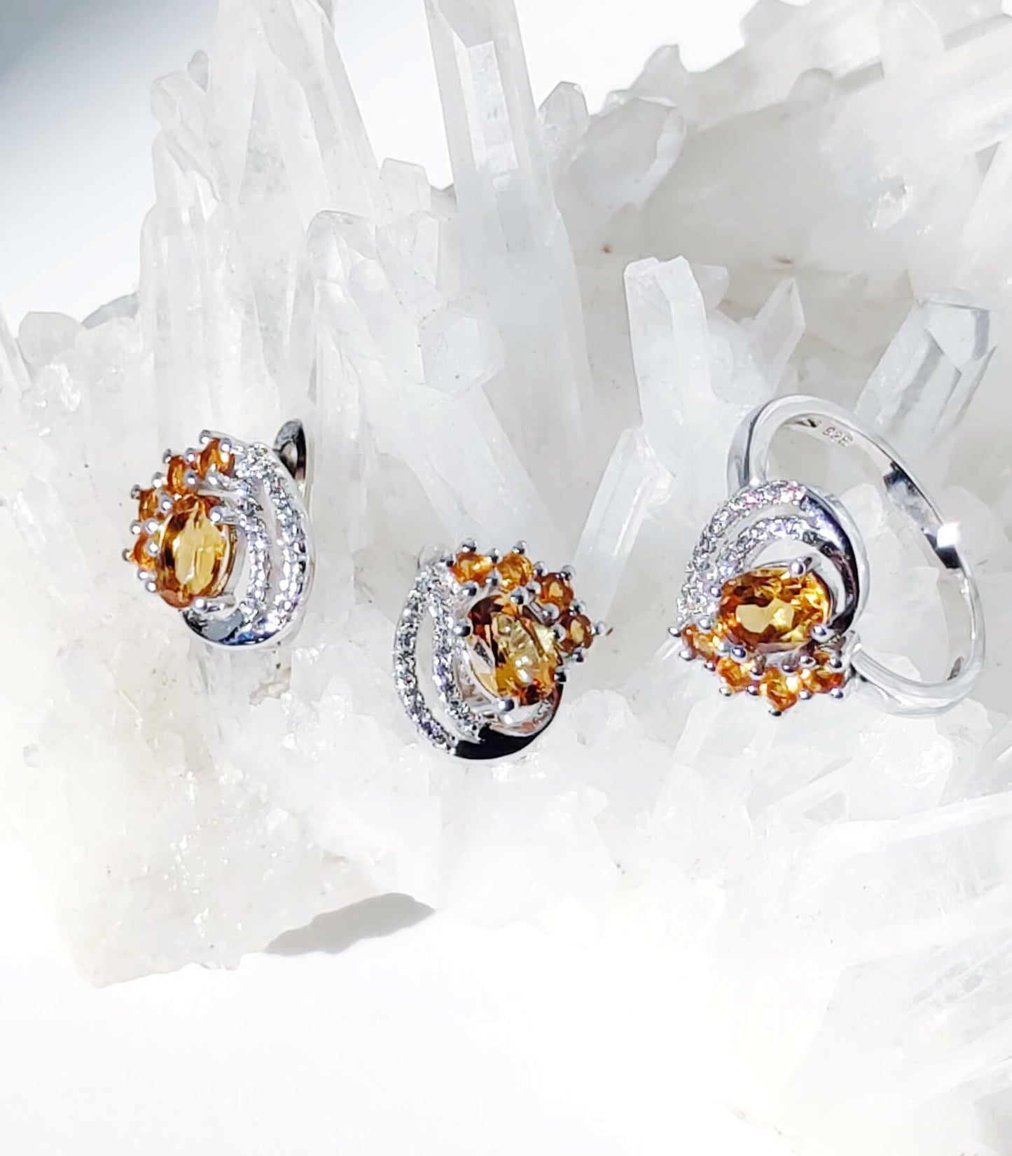 Серебряное кольцо с цитринами и цирконами