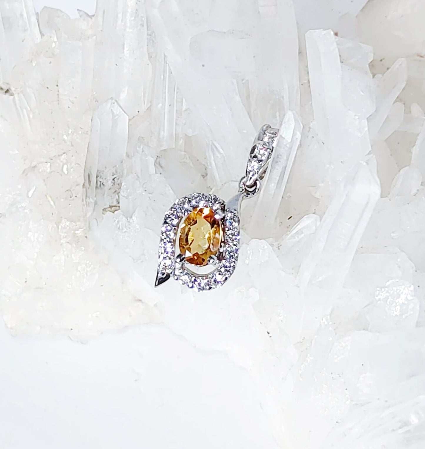 Серебряный кулон с цитрином и цирконами