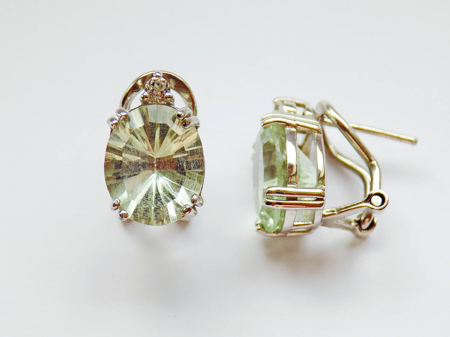 Серебряное кольцо с празиолитом и белыми топазами