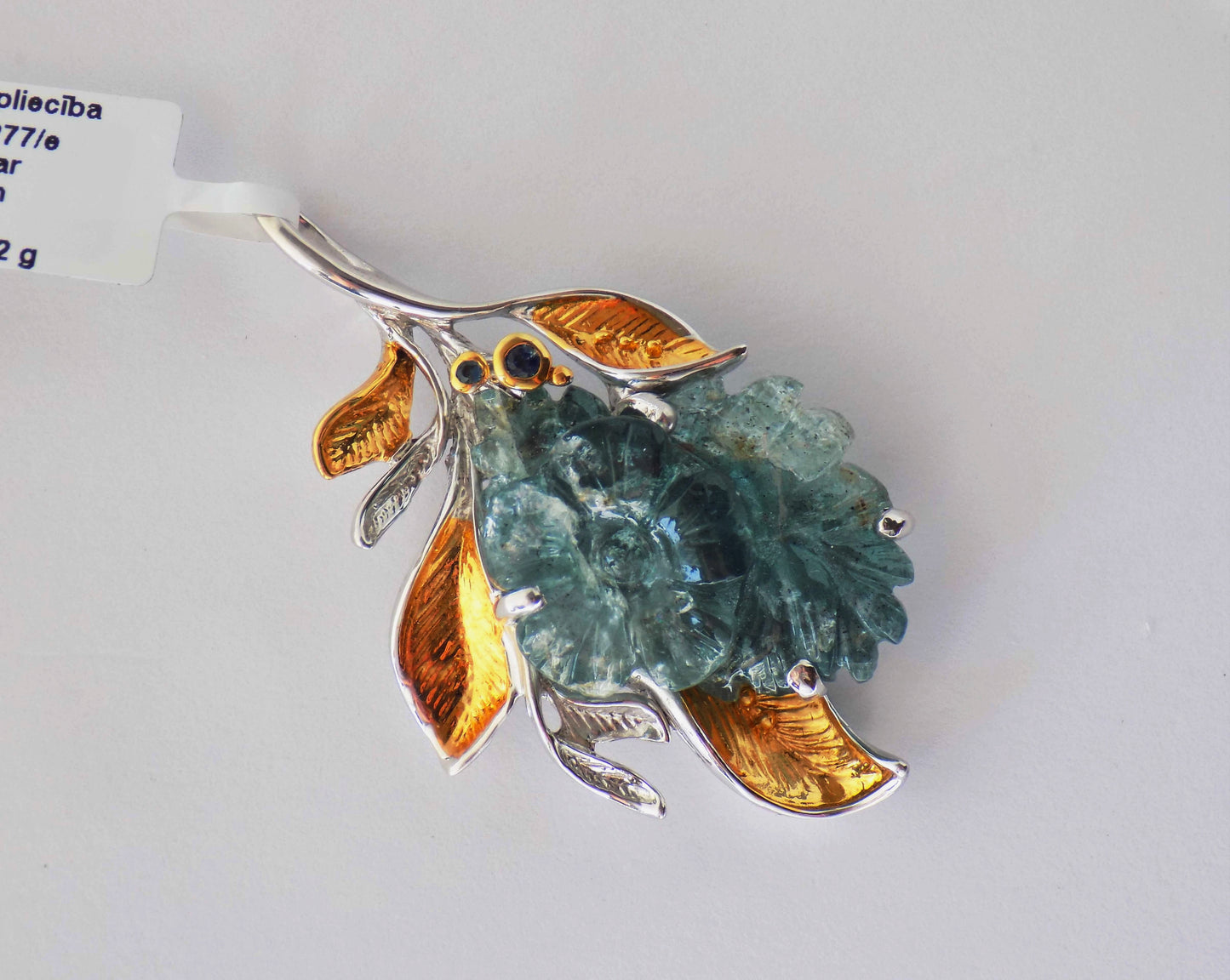 Sudraba kulons ar akvamarīnu un safīriem