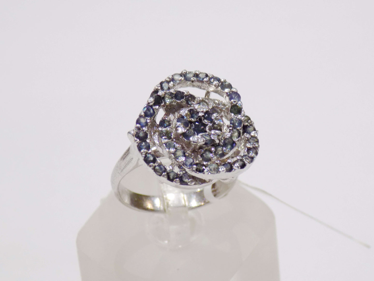 Sudraba gredzens ar ziliem safīriem