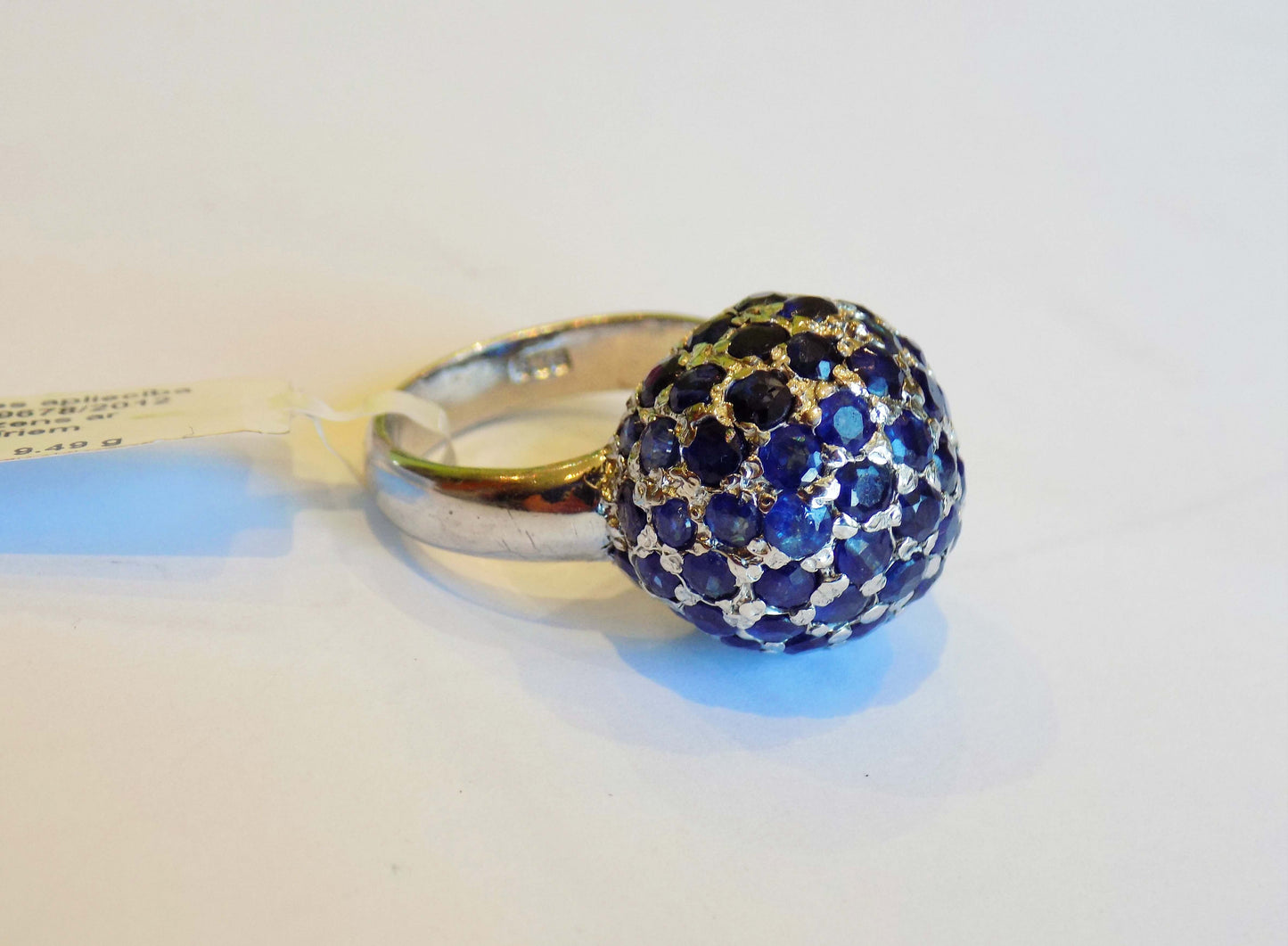 Sudraba gredzens ar ziliem safīriem