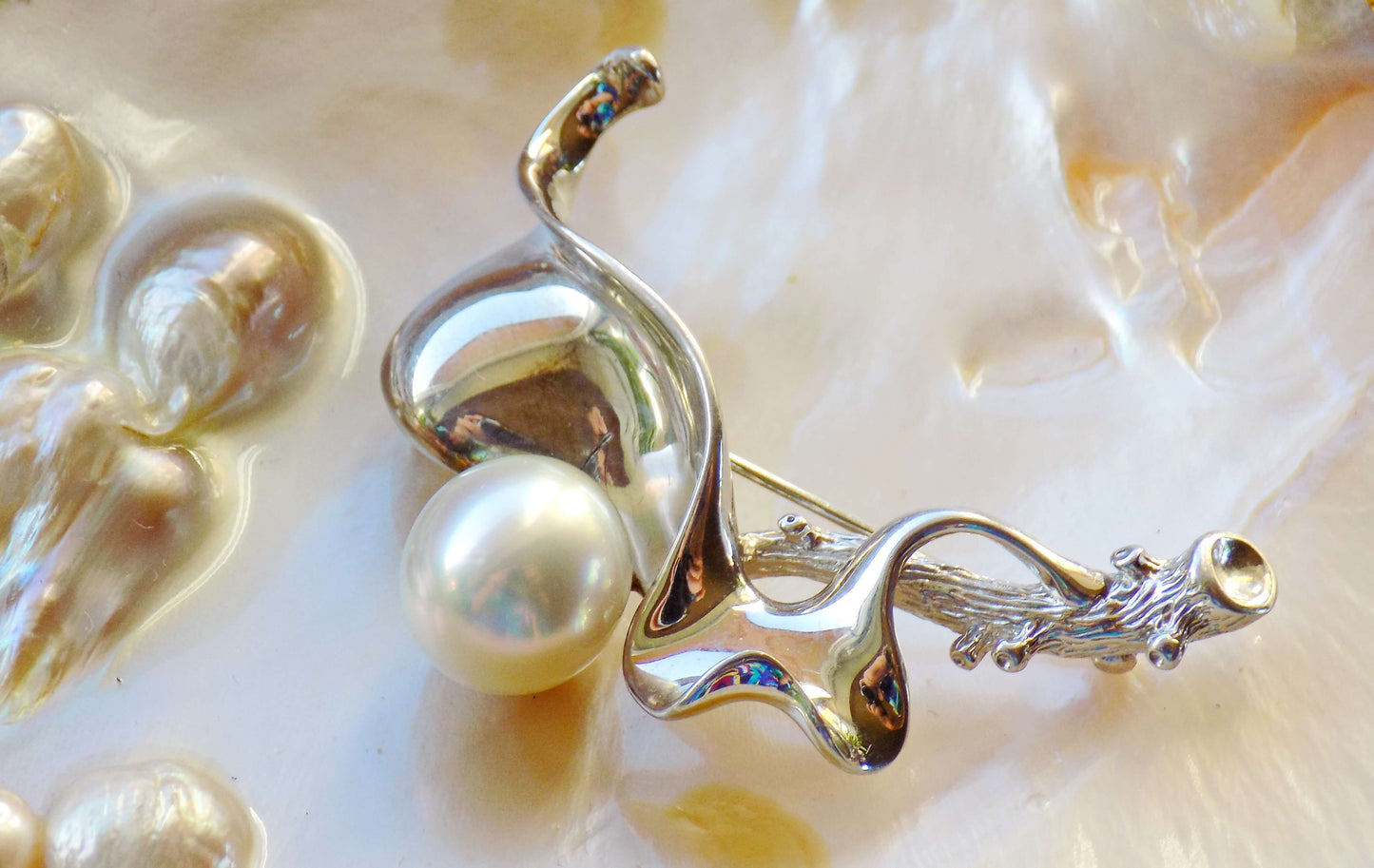Silver Brooch with Australian Sea Pearl
