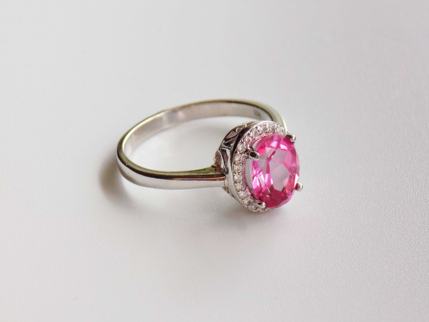 Sudraba gredzens ar rozā topāzu un cirkoniem