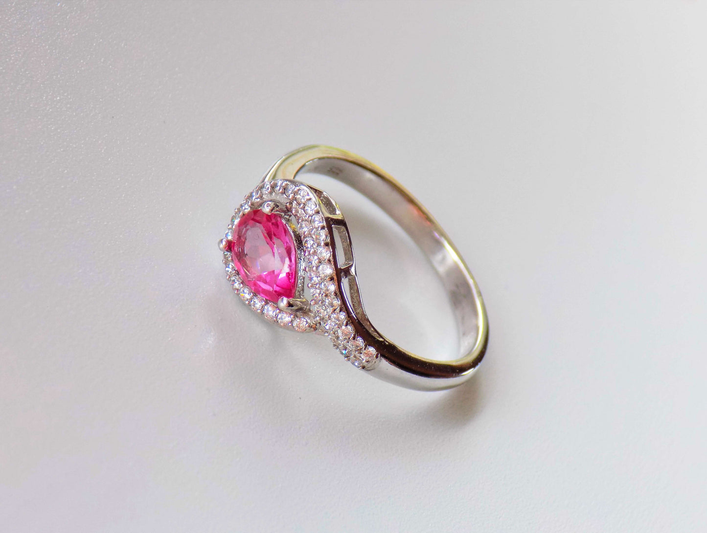 Sudraba gredzens ar rozā topāzu un cirkoniem