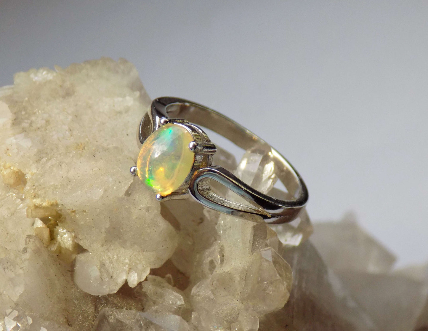 Серебряное кольцо с Эфиопским Опалом