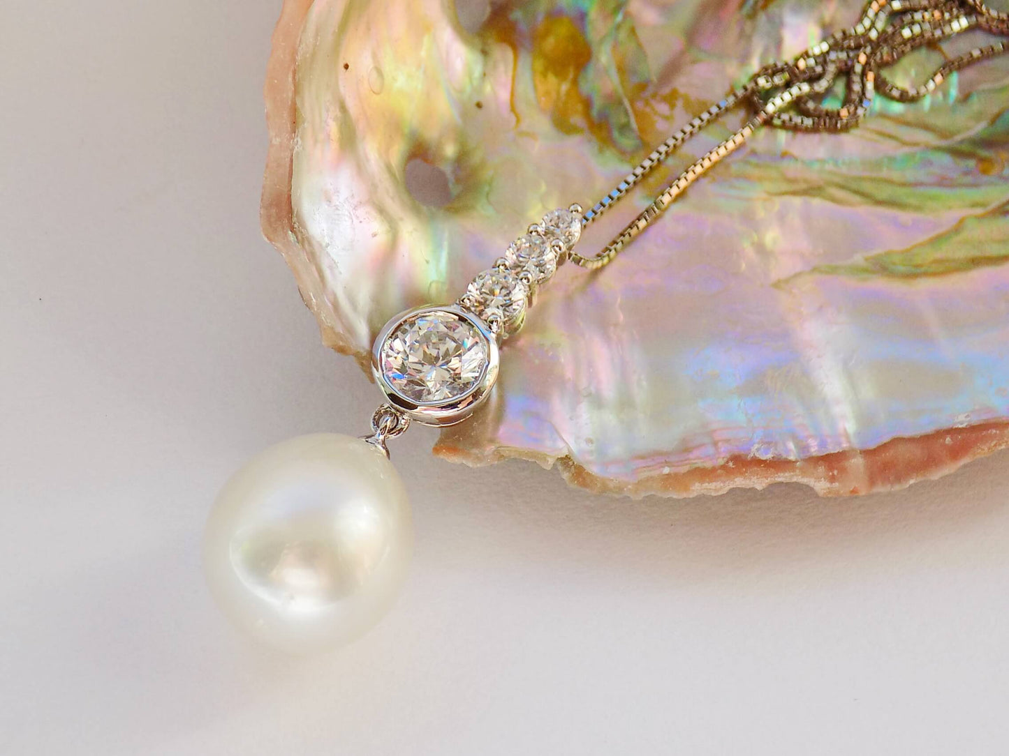 Silver Necklace with White Sea Pearl and Zircons