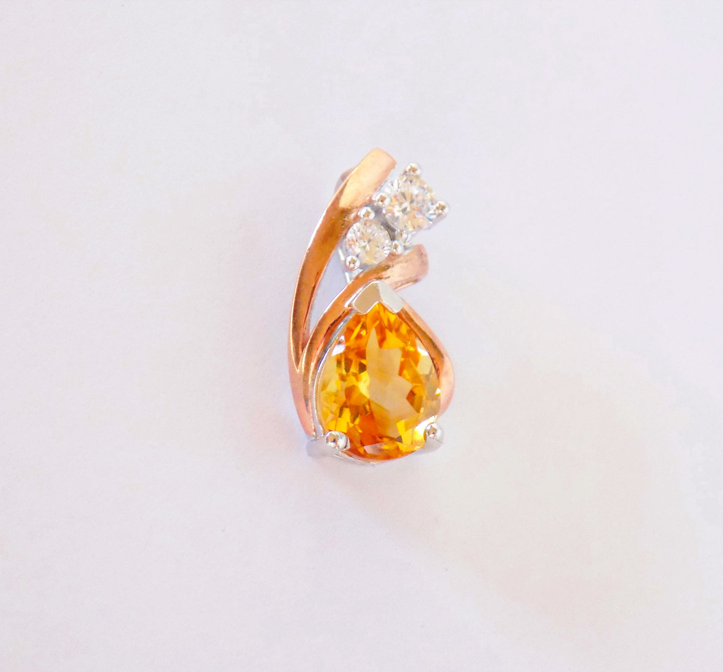 Серебряное кольцо с цитрином и цирконами