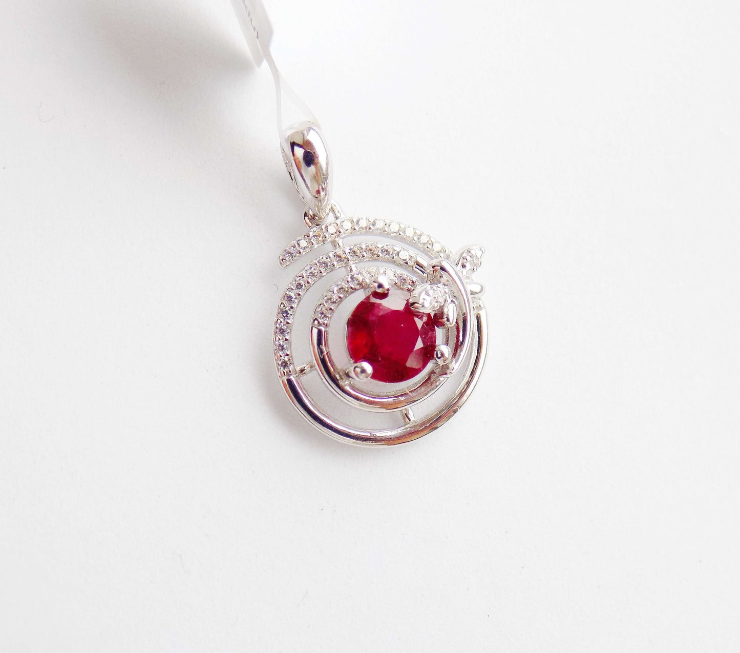 Серебряный кулон с рубином и цирконами