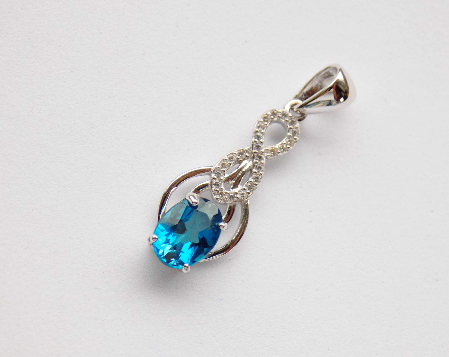 Серебряный кулон с лондонским топазом и цирконами