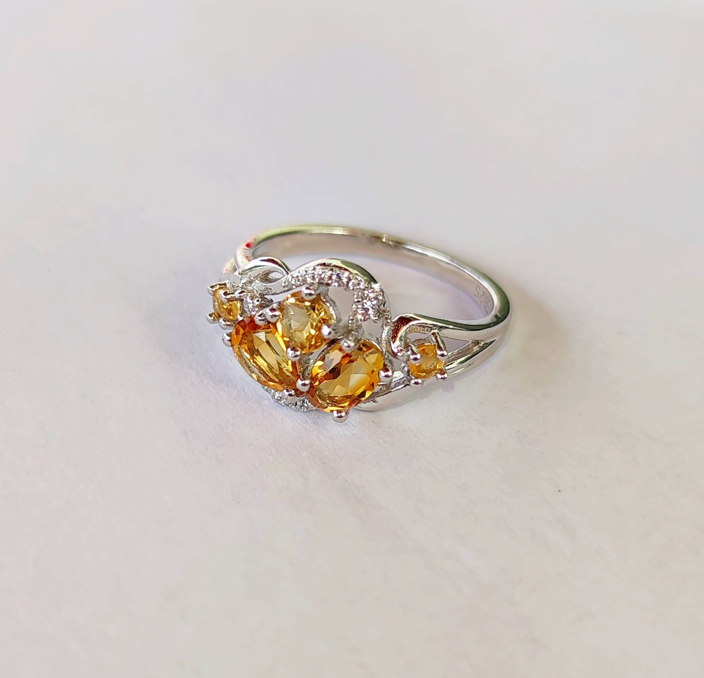 Sudraba gredzens ar citrīniem un cirkoniem