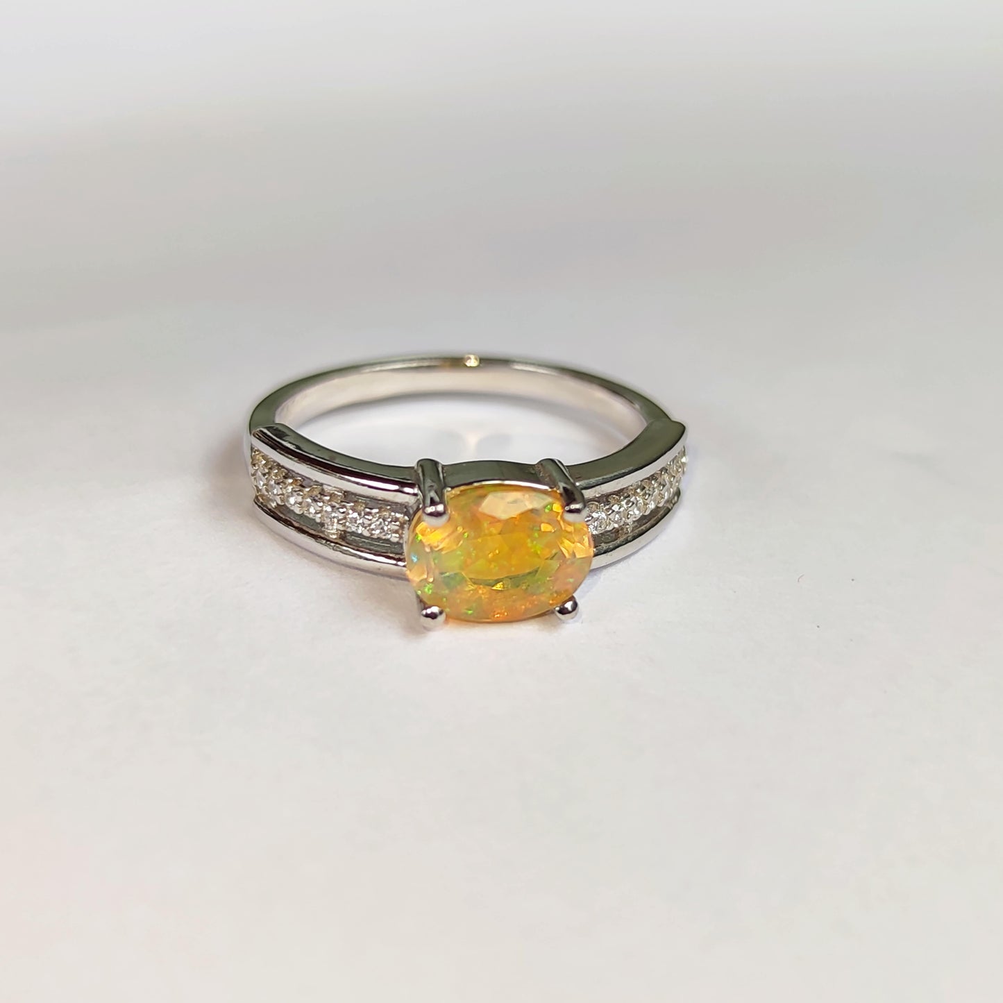 Серебряное кольцо с Эфиопским Опалом и Цирконами