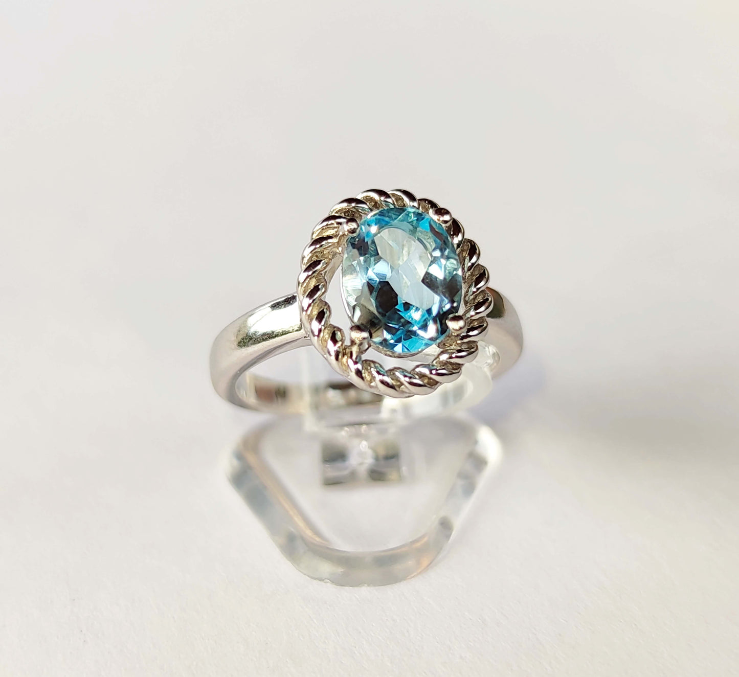 Серебряное кольцо с голубым Топазом
