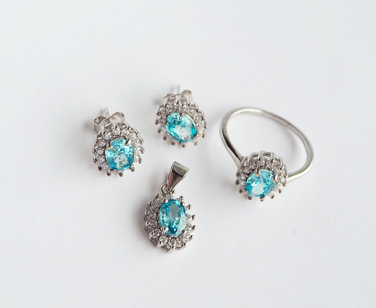 Серебряный кулон с цирконами