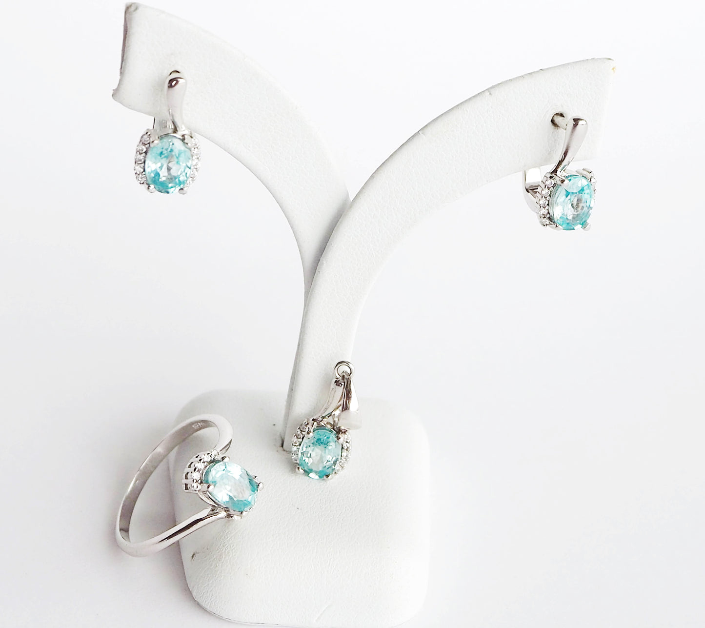 Серебряные серьги с цирконами