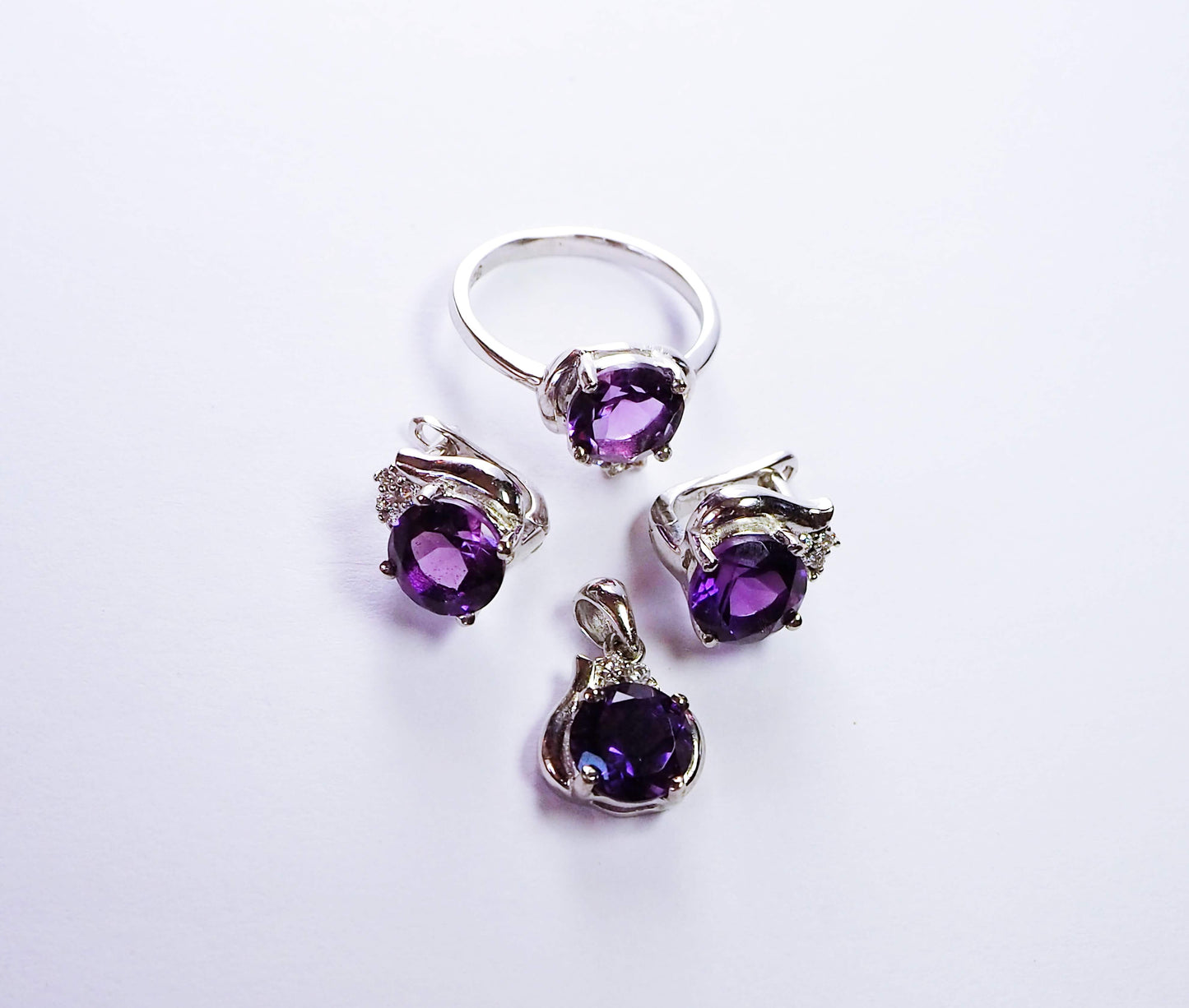 Серебряный кулон с аметистом и цирконами