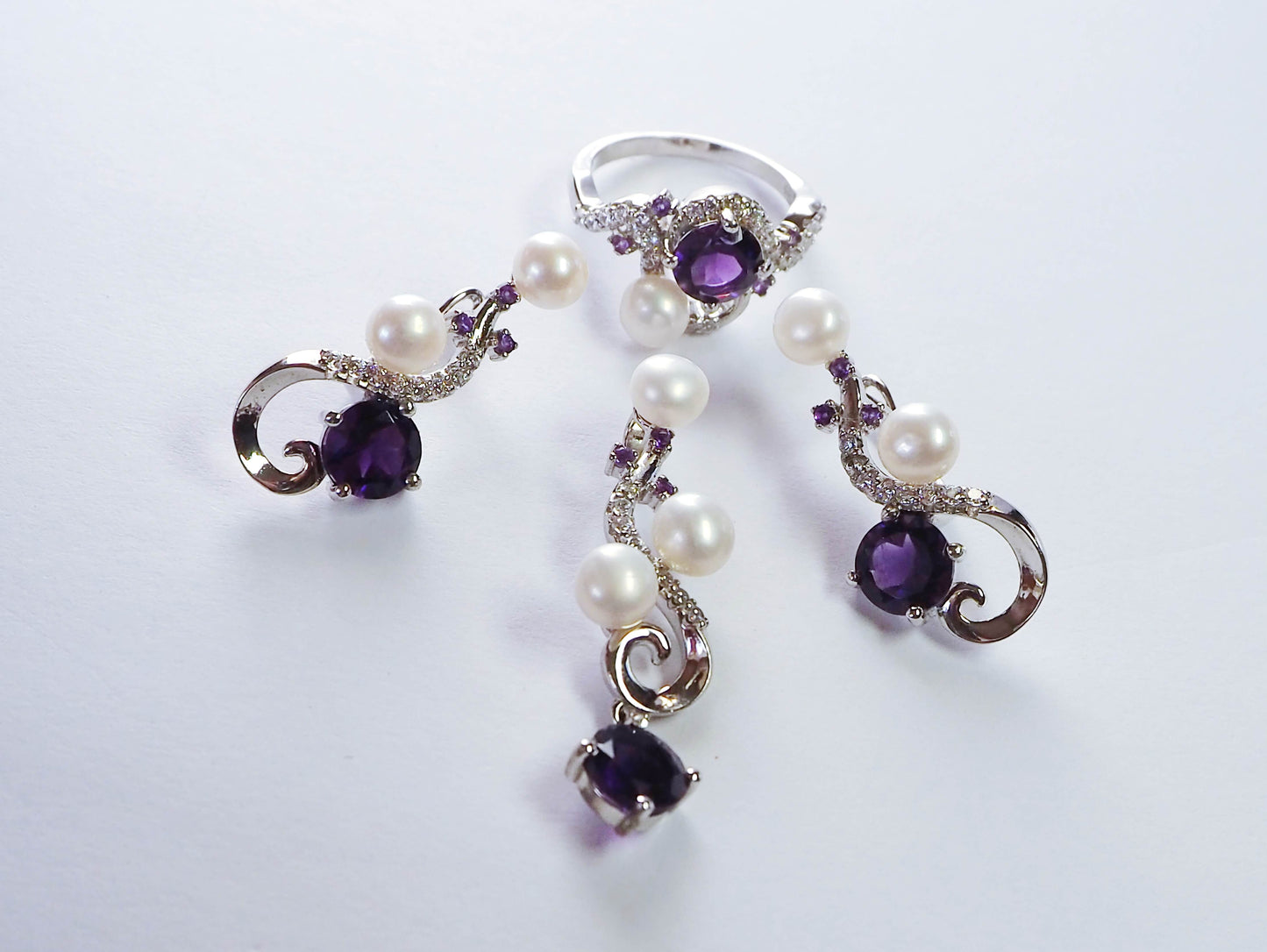Silver Ring with Amethysts, Pearl and Zircons