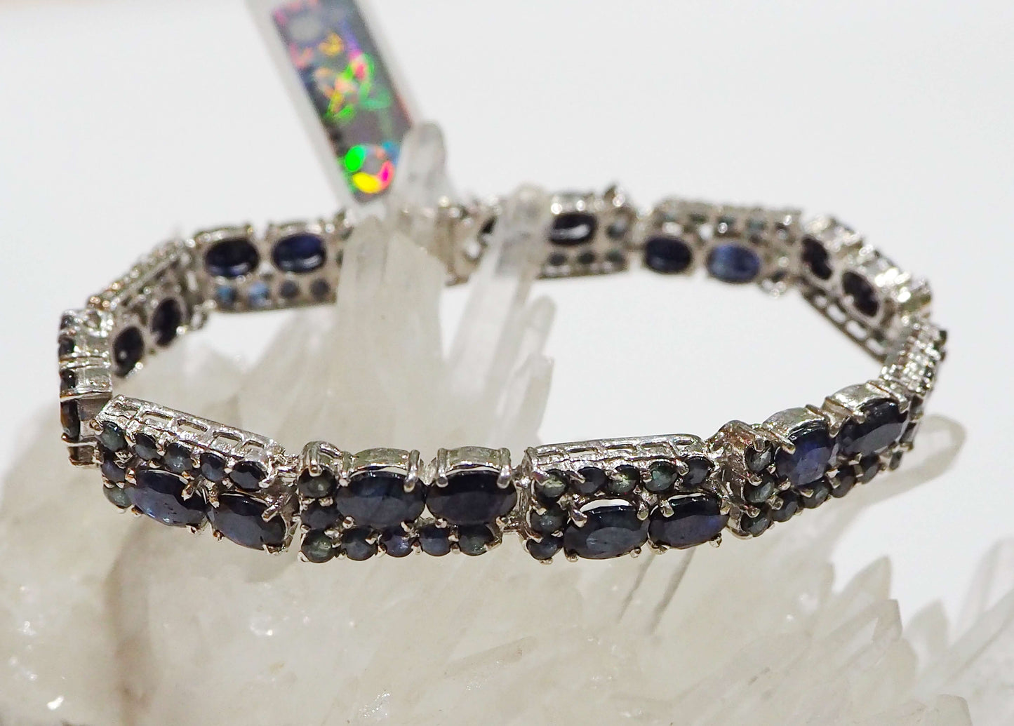 Серебряный браслет с синими и зелеными сапфирами