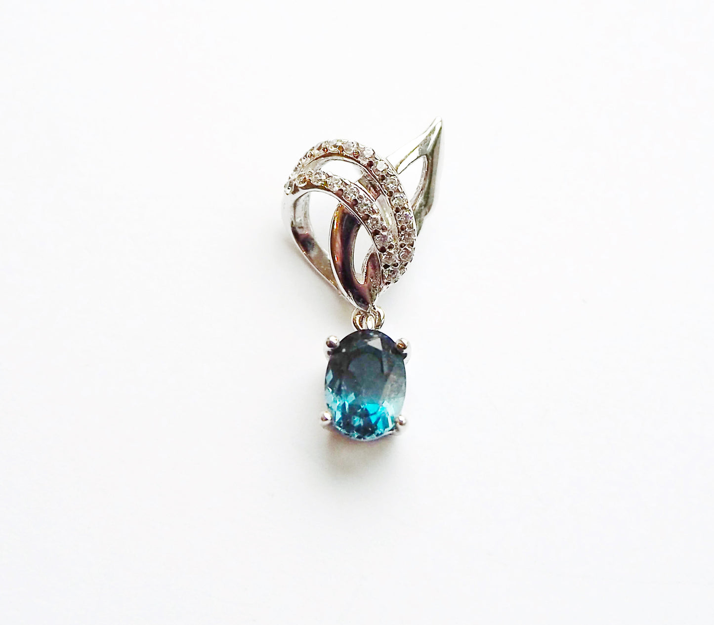 Серебряный кулон с лондонским топазом и цирконами