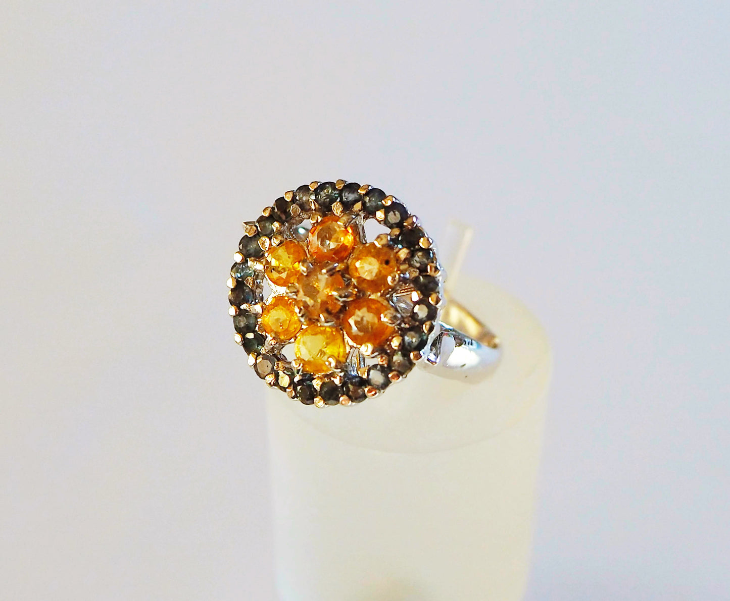 Sudraba gredzens ar citrīniem un ziliem safīriem