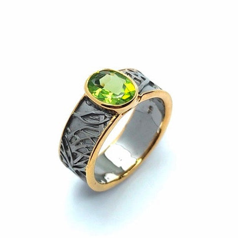 Silver ring with a peridot