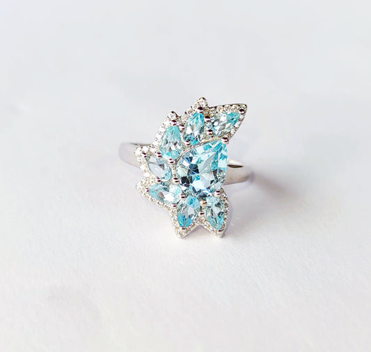 Sudraba gredzens ar ziliem topāzēm un cirkoniem